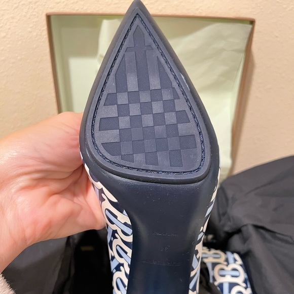 Burberry Heels - Picture 5 of 10